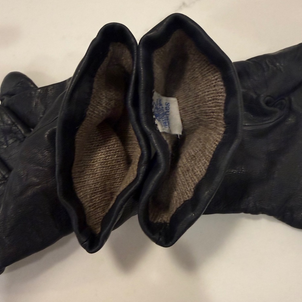 Fownes Black Genuine Leather Gloves 100% Cashmere Lined Size 8.5 Women Winter - Picture 3 of 6